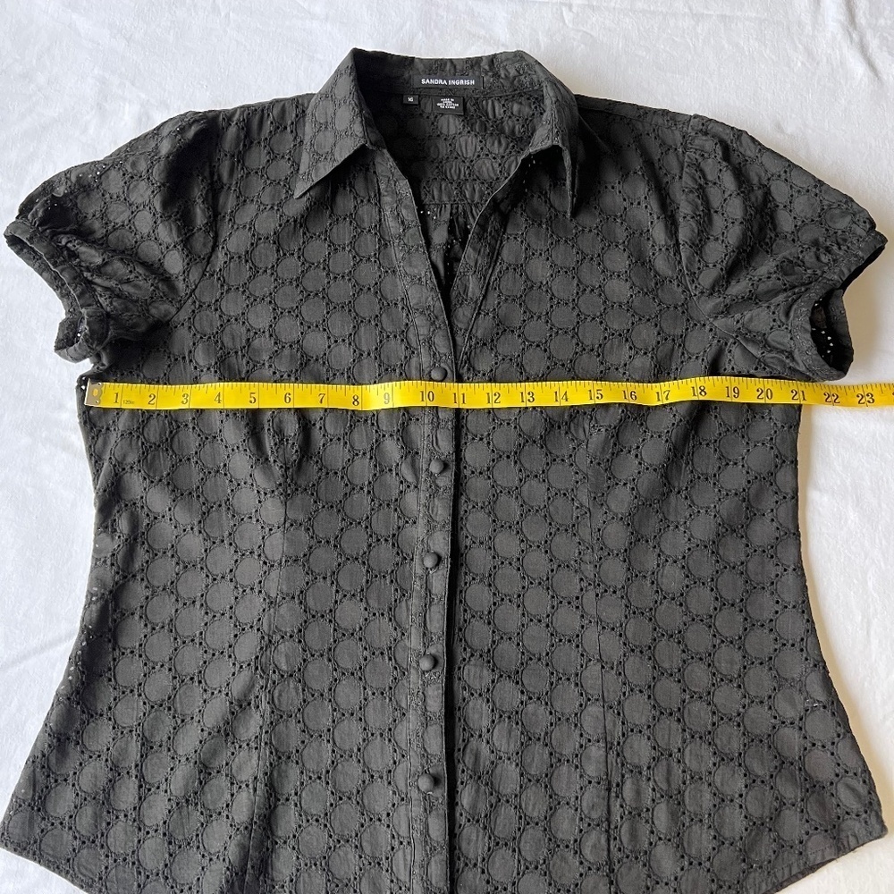 Sandra Ingrish Circle Eyelet Button Down Puffed S… - image 3